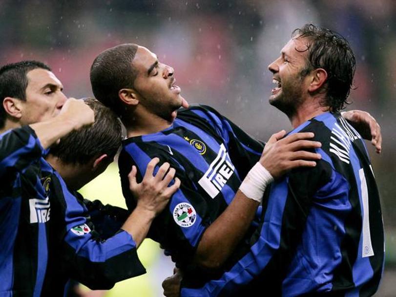 Chiuder la carriera da calciatore con un biennio all&#39;Inter: con questa maglia vincer due Coppe Italia (2005 e 2006). Ap